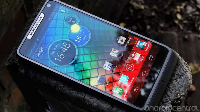 Motorola RAZR i – Inizia il roll out di Jelly Bean – Si parte dalla Francia