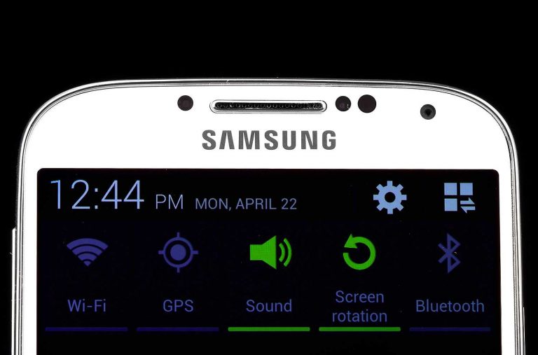 Samsung sta realizzando un Galaxy S4 resistente ad acqua ed urti?