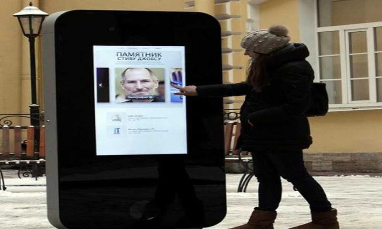 Russia: dopo il coming out di Tim Cook eliminato il monumento a Jobs