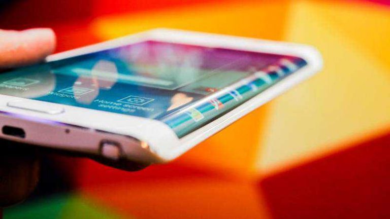 Galaxy Note Edge, in Italia per Natale lo smartphone Samsung con display curvo