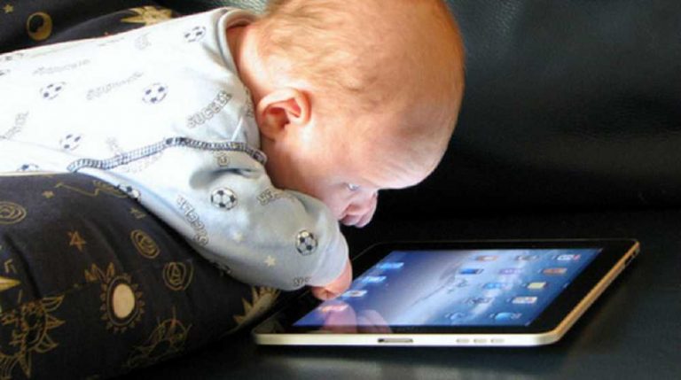 Bambini sempre più attratti dai Tablet