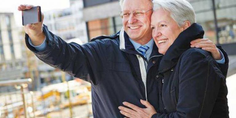 Natale regala Doro Liberto 820 a nonni e genitori. Lo smartphone che ti capisce