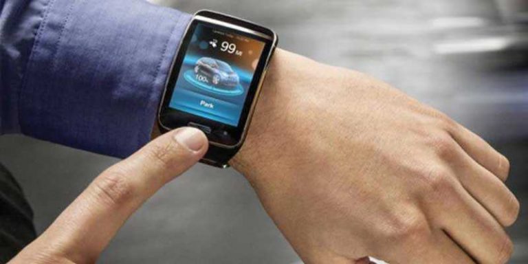 Parcheggiare l’auto con lo smartwatch? Con BMW si può!