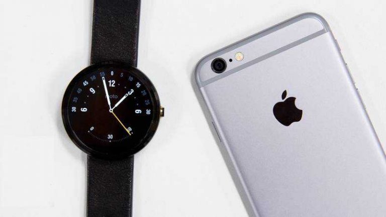 Smartwatch Android Wear su iPhone senza Jailbreak grazie ad uno sviluppatore