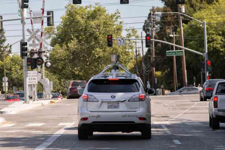 Google Car incollerà i pedoni sul cofano in caso di investimento