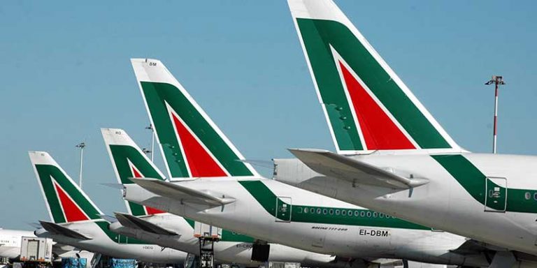 Nuova procedura Gate to gate: da adesso con Alitalia si può telefonare e navigare subito dopo l’atterraggio