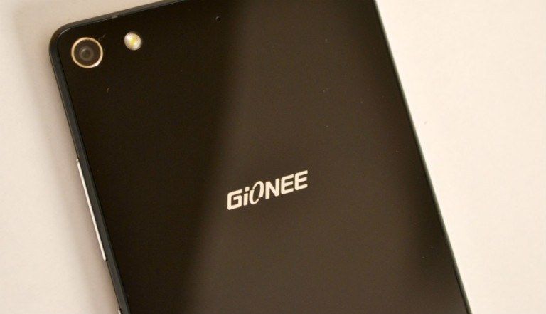 Gionee W909, ecco il primo smartphone Android a conchiglia