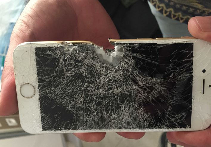 iPhone 6 salva il soldato turco Mustafa Bozok da un proiettile