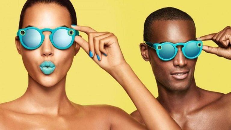 Gli occhiali con telecamera Spectacles di Snapchat si comprano nei distributori automatici a tempo