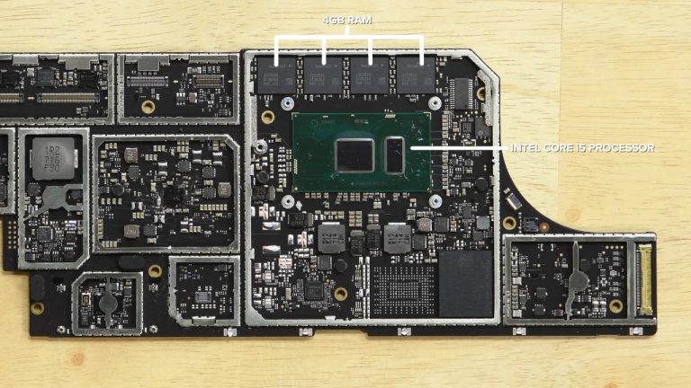 Teardown Surface Laptop: iFixit rivela quanto sia impossibile da riparare