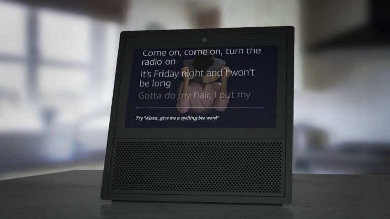 Il display di Amazon Echo Show mostrato in video prima della presentazione ufficiale