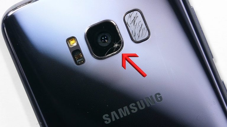 Samsung Galaxy S8 con vetro fotocamera posteriore rotta? Ecco come sostituirla