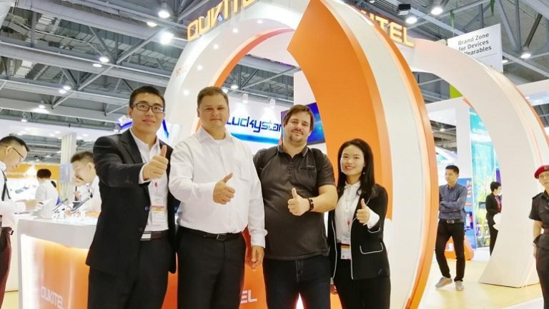 Oukitel Staff presso Asia World-Expo