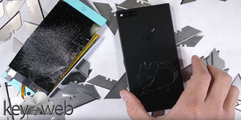 Razer Phone torturato da JerryRigEverything