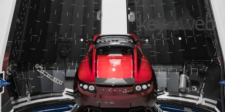 Elon Musk fa sul serio e mostra la Tesla Roadster pronta per lo Spazio