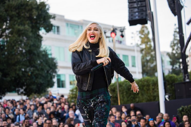 apple e gwen stefani per un concerto di natale