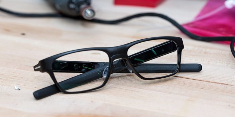 Intel Vault, ecco gli smart glass che sembrano normali occhiali da vista