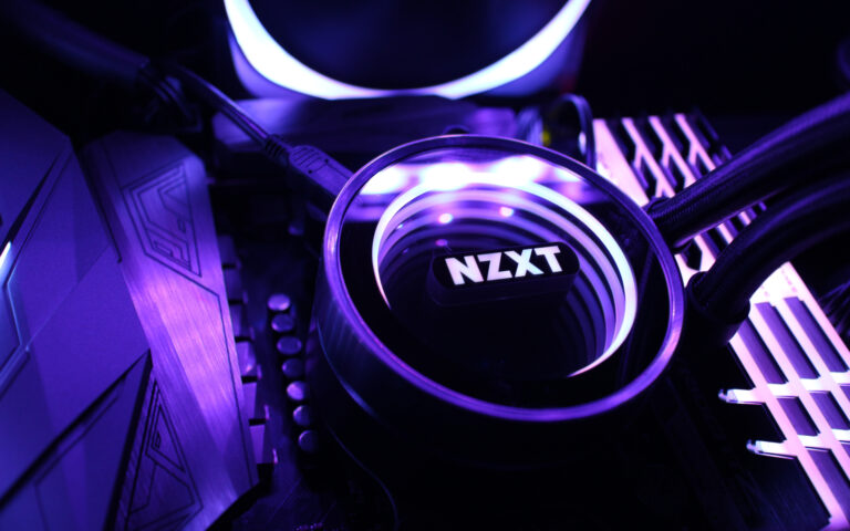 NZXT presenta la tastiera modulare Function e il mouse ambidestro Lift