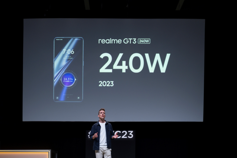 MWC 2023: Realme GT3 è ufficiale, avrà la ricarica più veloce al mondo